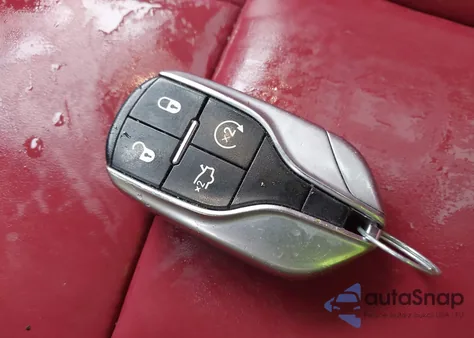 2017 Maserati Levante Sport из США, поврежденный, VIN ZN661XUS1HX243202